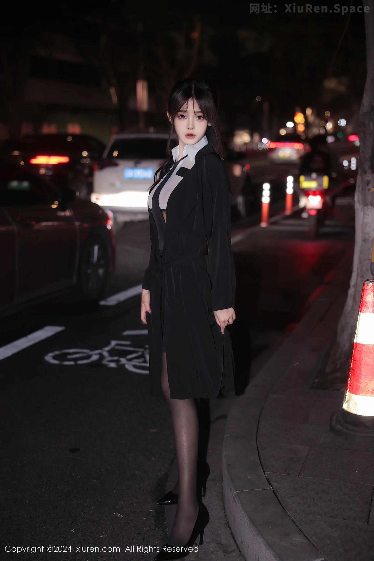 图片[5]-[XiuRen秀人网]VOL.8265 新人模特王心悦性感白色薄透情趣制服配黑丝吊袜撩人诱惑写真77P-秀人网官方网站